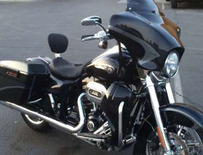2013 CVO PAINT: Anniversary Diamond Dust and Obsidian w/Palladium Graphics: click to enlarge